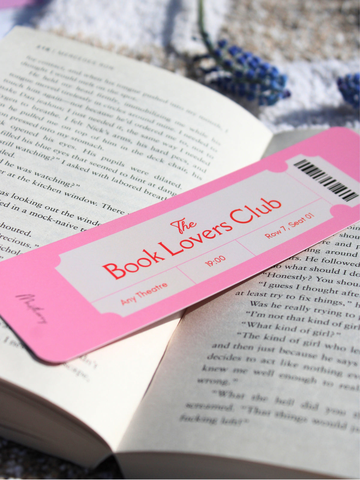 Bookmark "Book Club Pass"